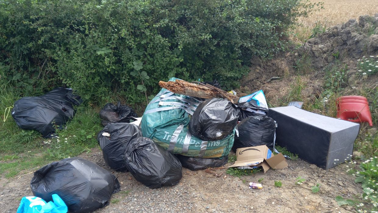Rubbish dumped in Singleton, Ashford tile