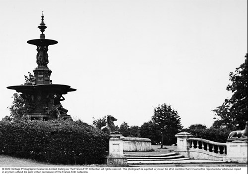 Black and white photo of Hubert Fountain and stag statues in Victoria Park